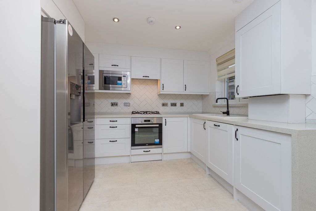 Property photo 2 of 29 Kitchen