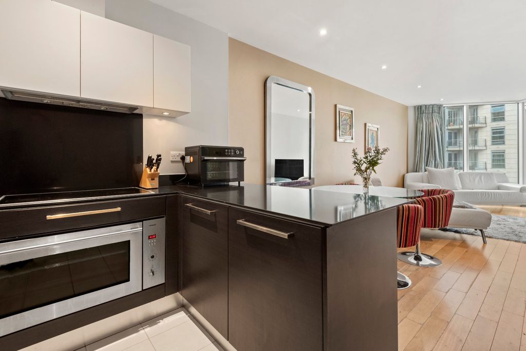Property photo 3 of 14 Reception/Kitchen
