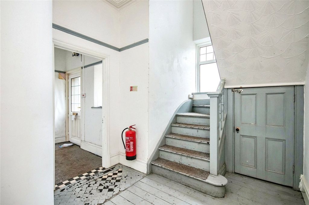 Property photo 3 of 24 Picture No. 02