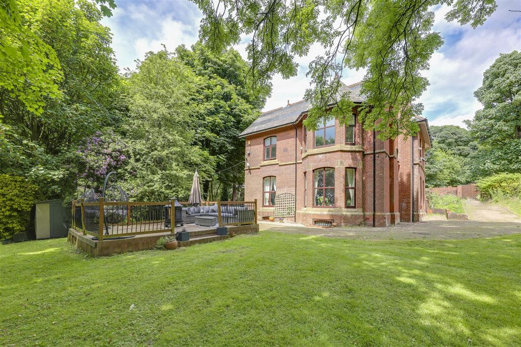 Property photo 2 of 49 Side External