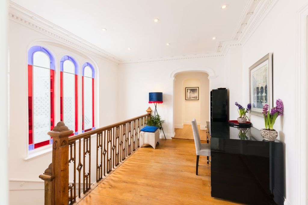 Property photo 3 of 12