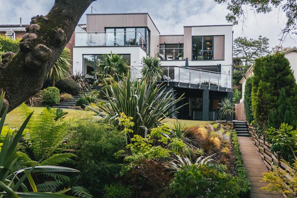 Property photo 2 of 60