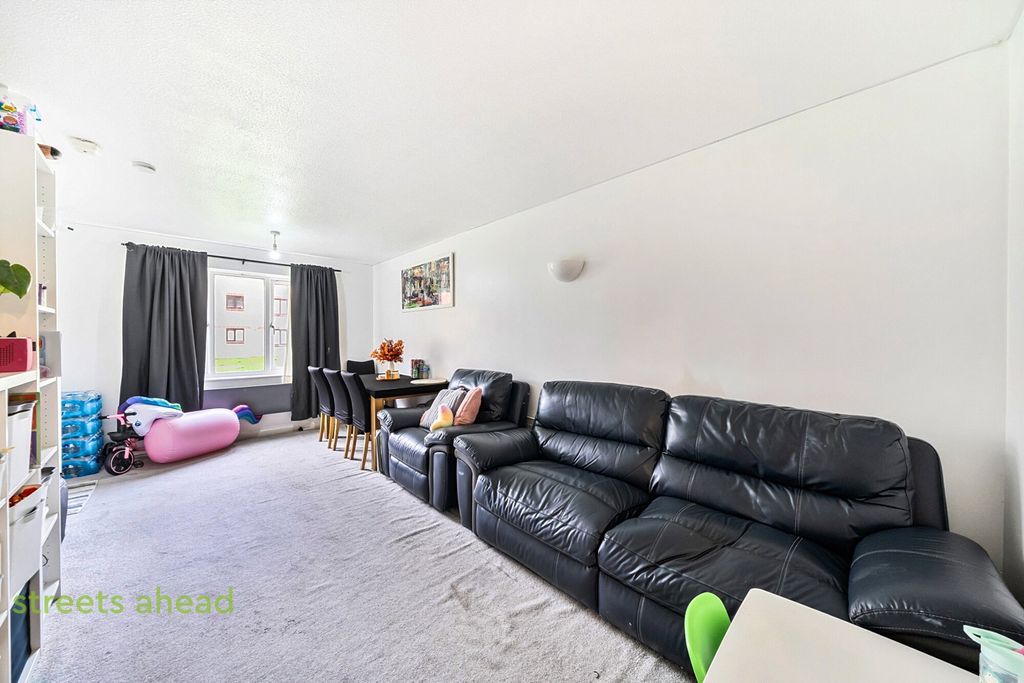 Property photo 3 of 12 A52Ecb50-45F4-4Af...