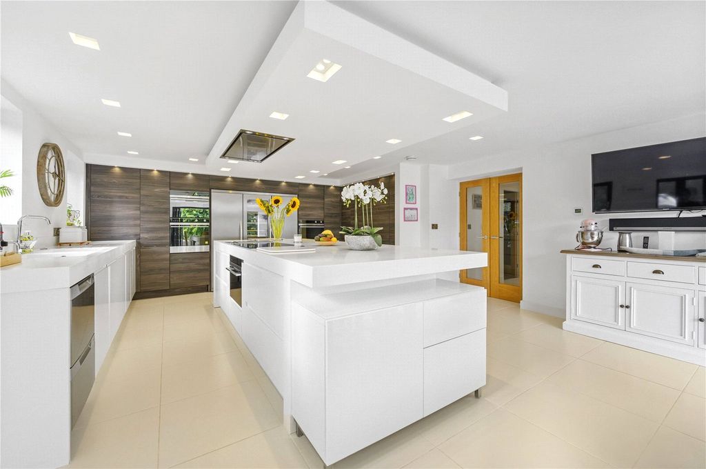 Property photo 2 of 46 Kitchen/Dining Room