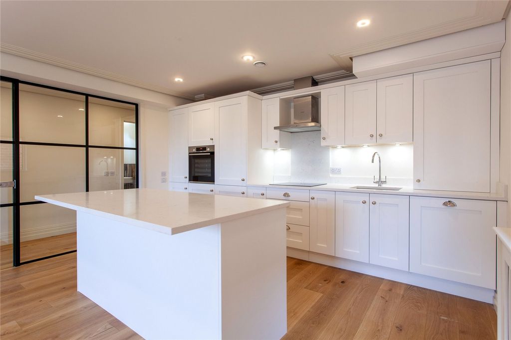 Property photo 2 of 11 Kitchen/Dining