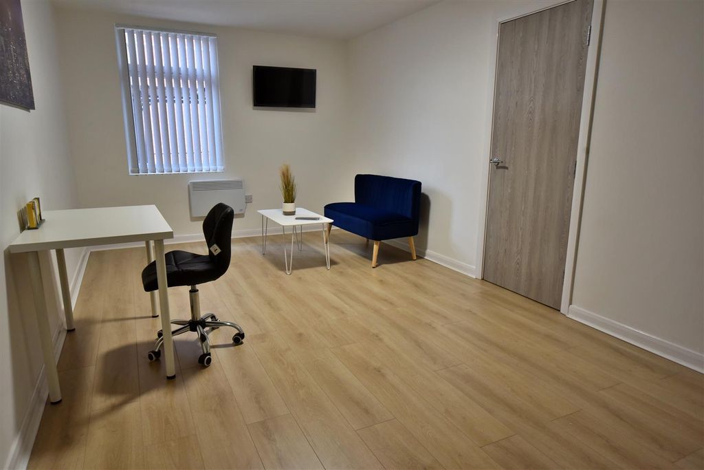 Property photo 3 of 5 165Ar_Room15_01.Jpg