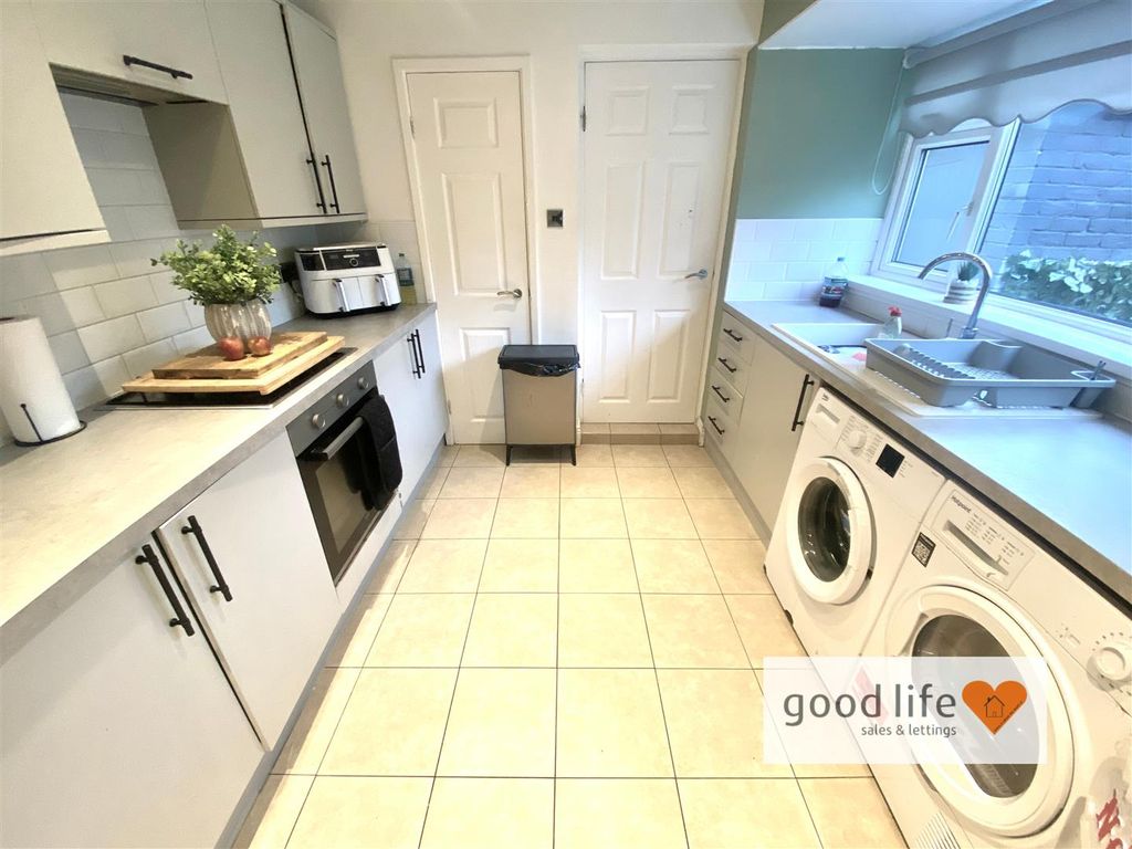 Property photo 3 of 13 20251218_124438295_Ios84Aintree.Jpg