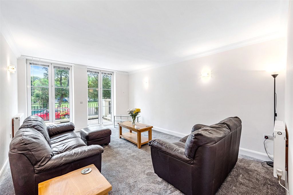 Additional image 6 of 2 bed flat to rentSteyne Gardens, Worthing, West Sussex BN11