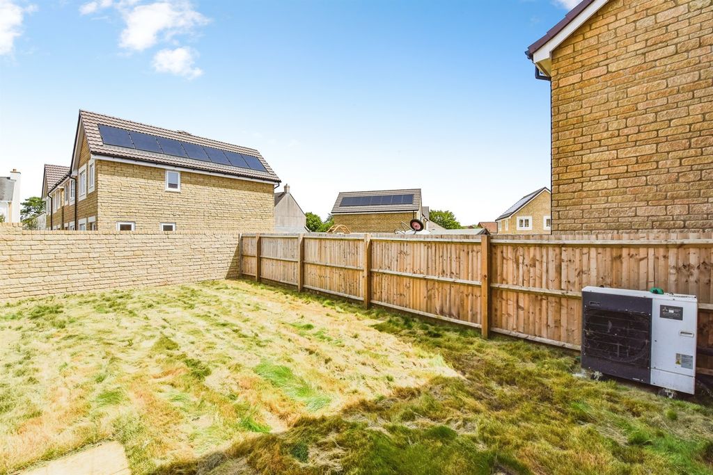 Property photo 3 of 19