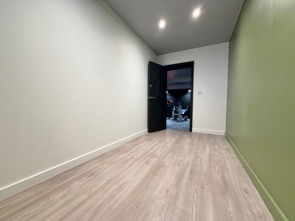 Property photo 2 of 6 Room