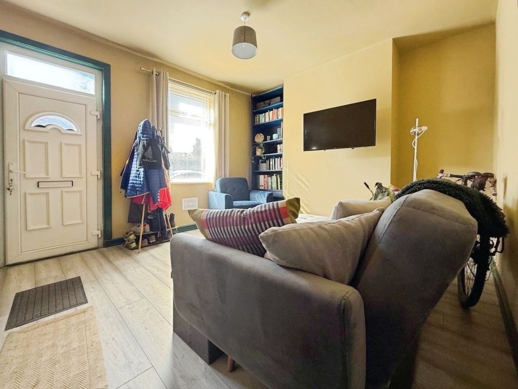 Property photo 3 of 15 Pbox-Living_Room-342159.Jpg