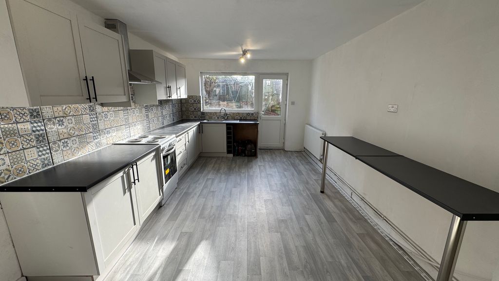 Property photo 3 of 9 Kitchen/Family Room