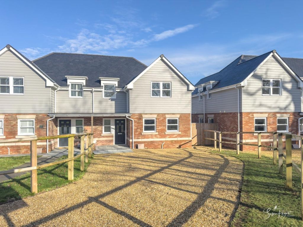 Property photo 1 of 23 2 Spencer Park