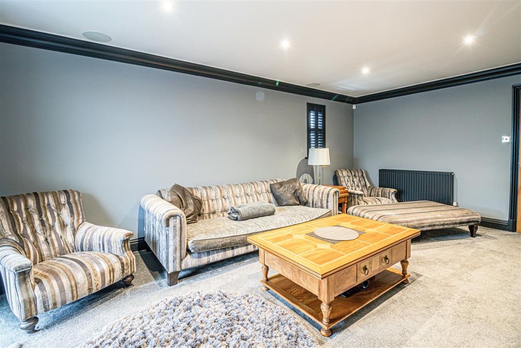 Property photo 3 of 31 5158353