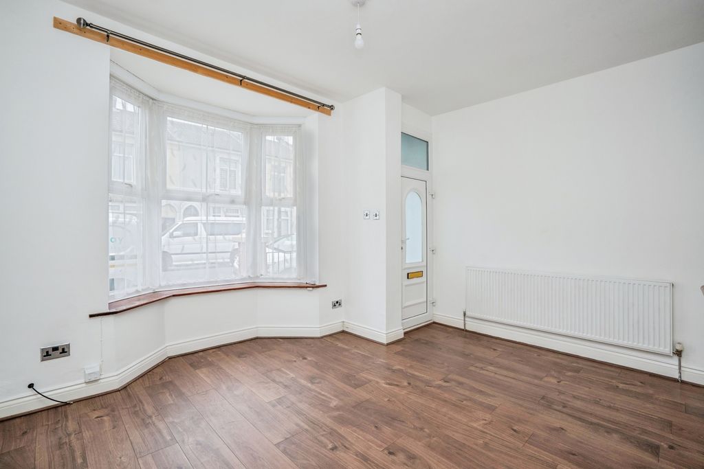 Property photo 3 of 21 Pbox-Img.Jpg