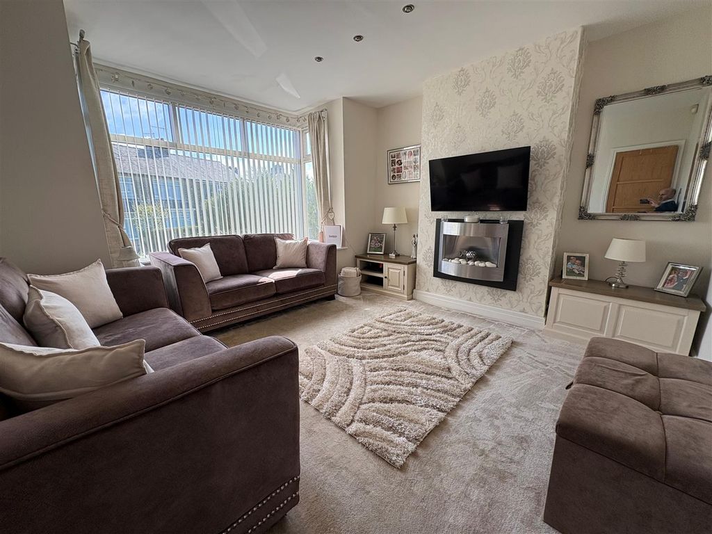 Property photo 2 of 27