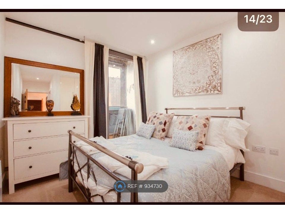 Property photo 3 of 10 Master Bedroom En-Suite
