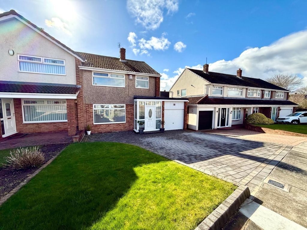 Property photo 1 of 14 3 Newark