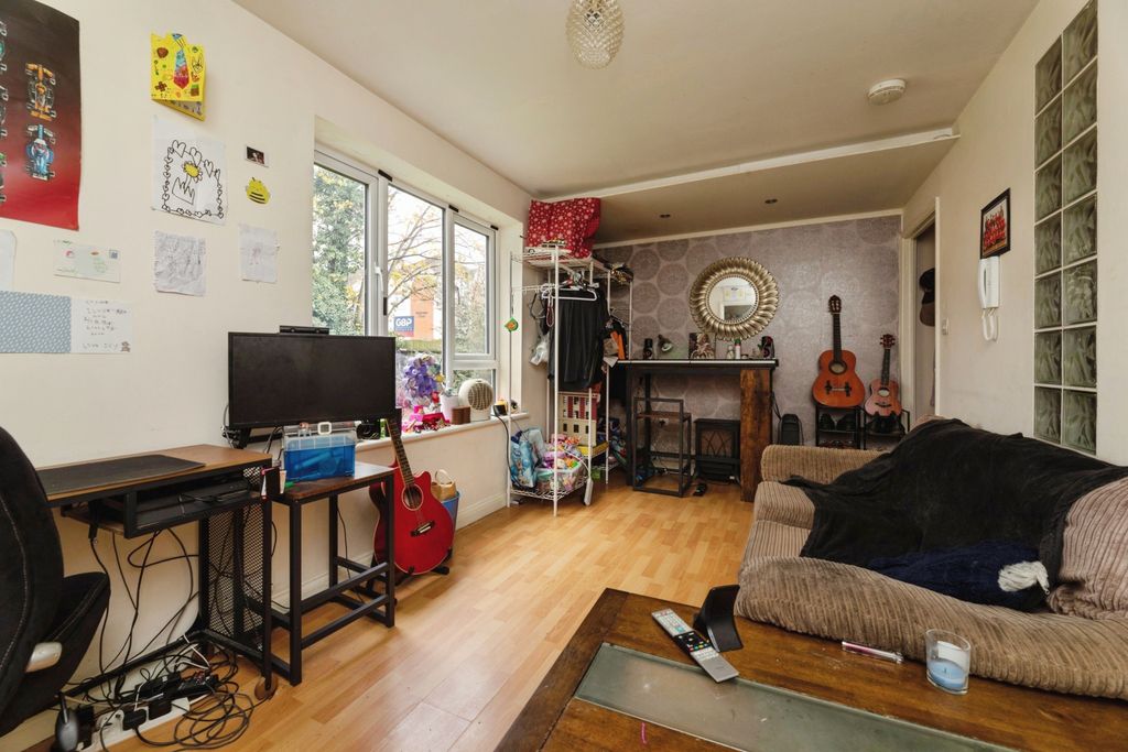 Property photo 2 of 20