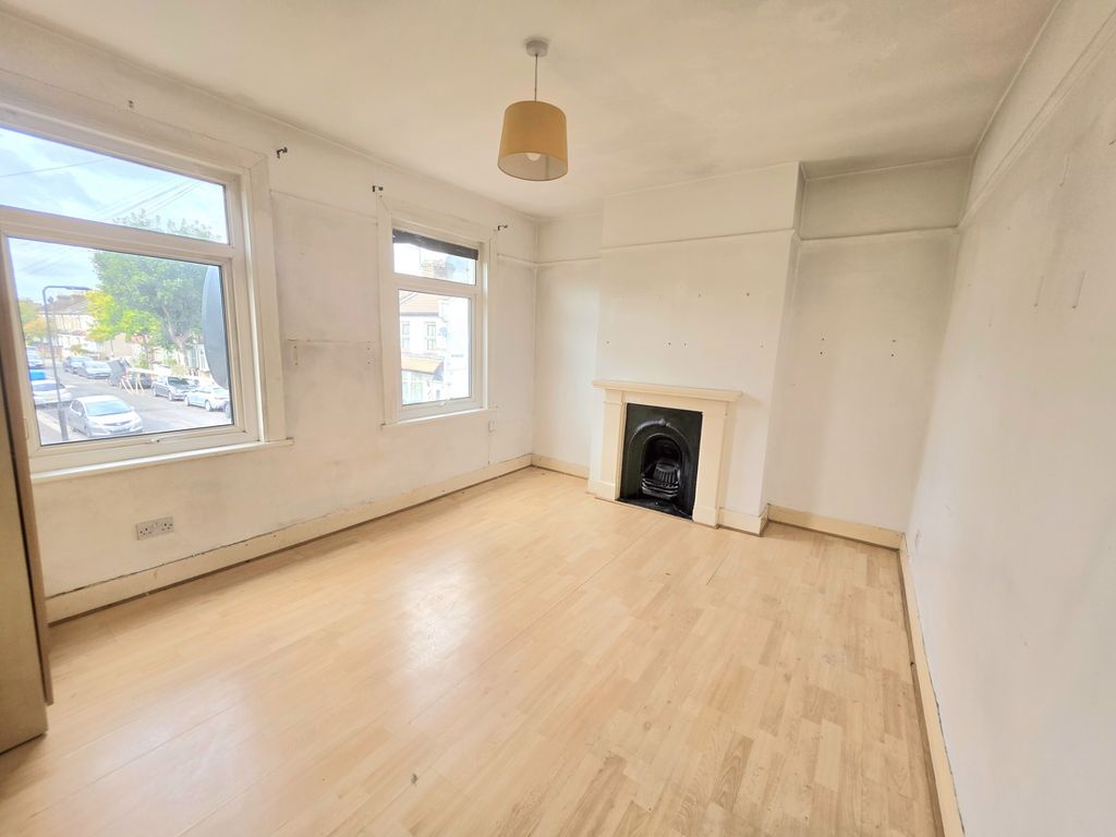 Property photo 3 of 8