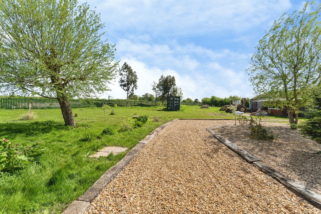 Property photo 2 of 24