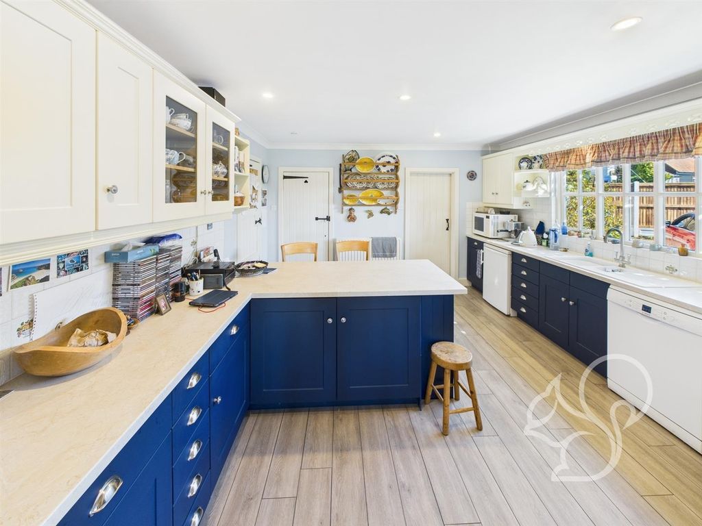 Property photo 3 of 52 Kitchen