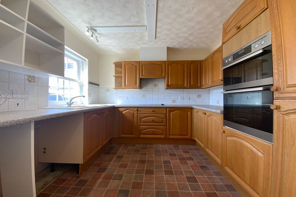 Property photo 2 of 16 Kitchen