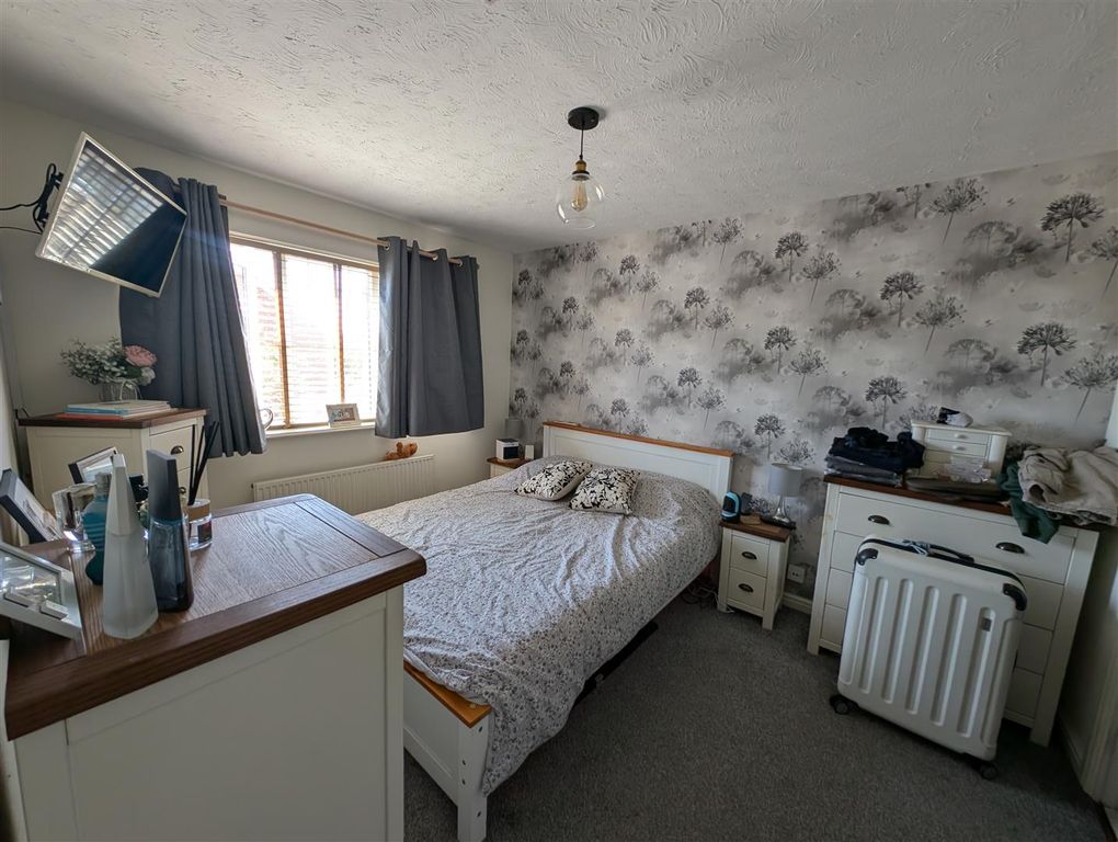 Property photo 3 of 13 Bedroom 1.Jpg