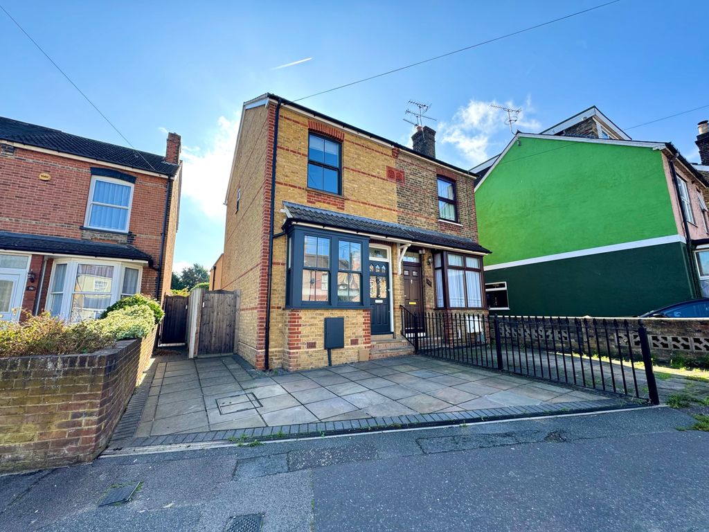 Property photo 1 of 11 Upper Bridge Road, Chelmsford, Essex, CM2 0Ba