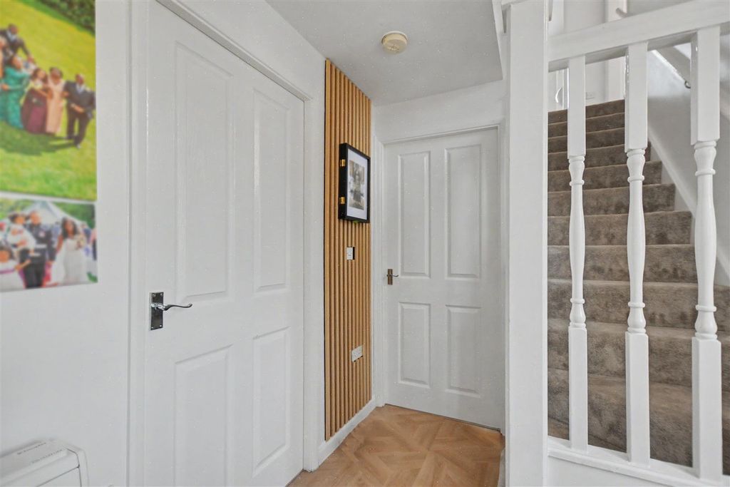 Property photo 2 of 23 Entrance Hall_1.Jpeg