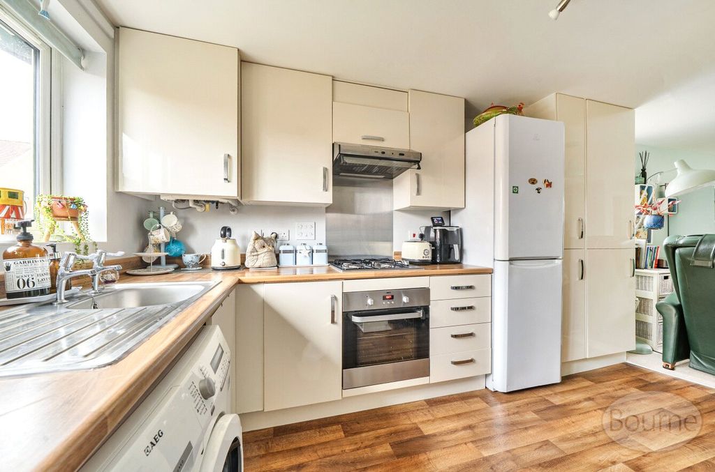 Property photo 3 of 18 Picture No. 12