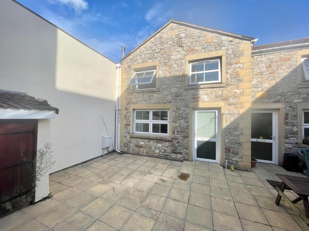 Property photo 1 of 11 Outside