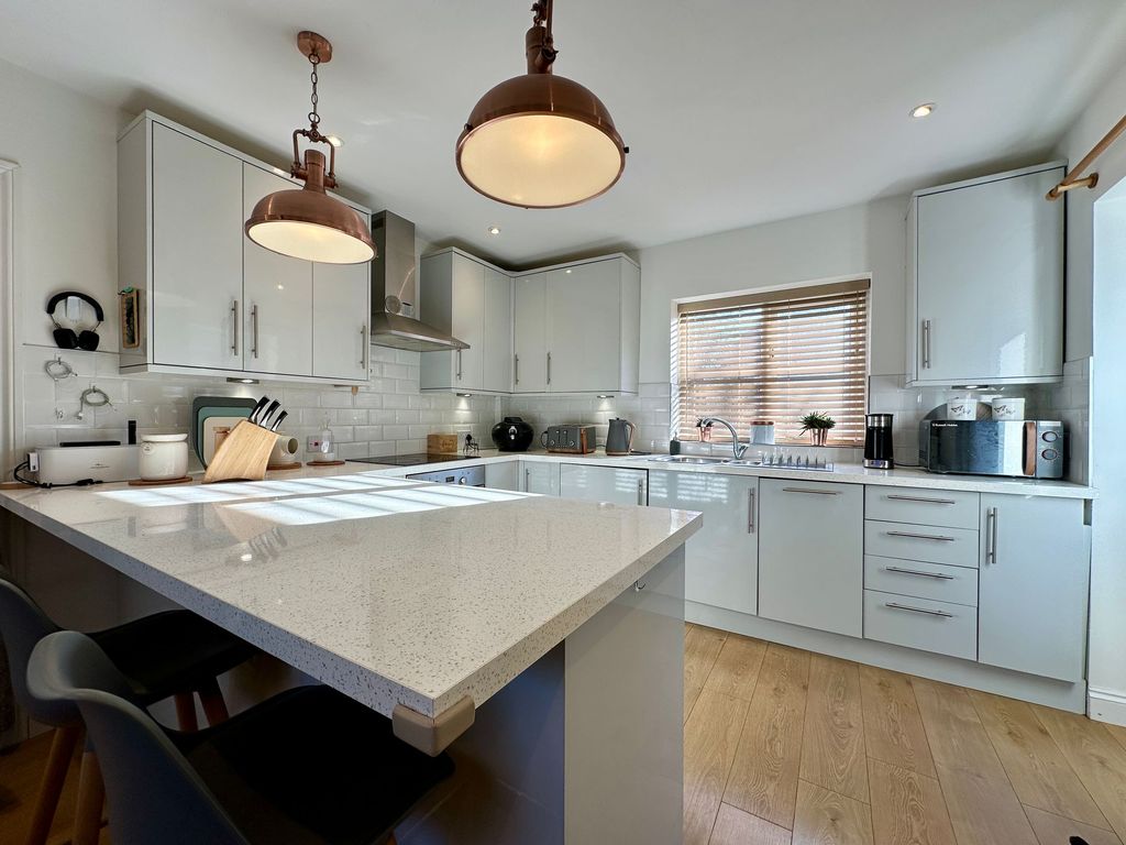 Property photo 2 of 15 Kitchen