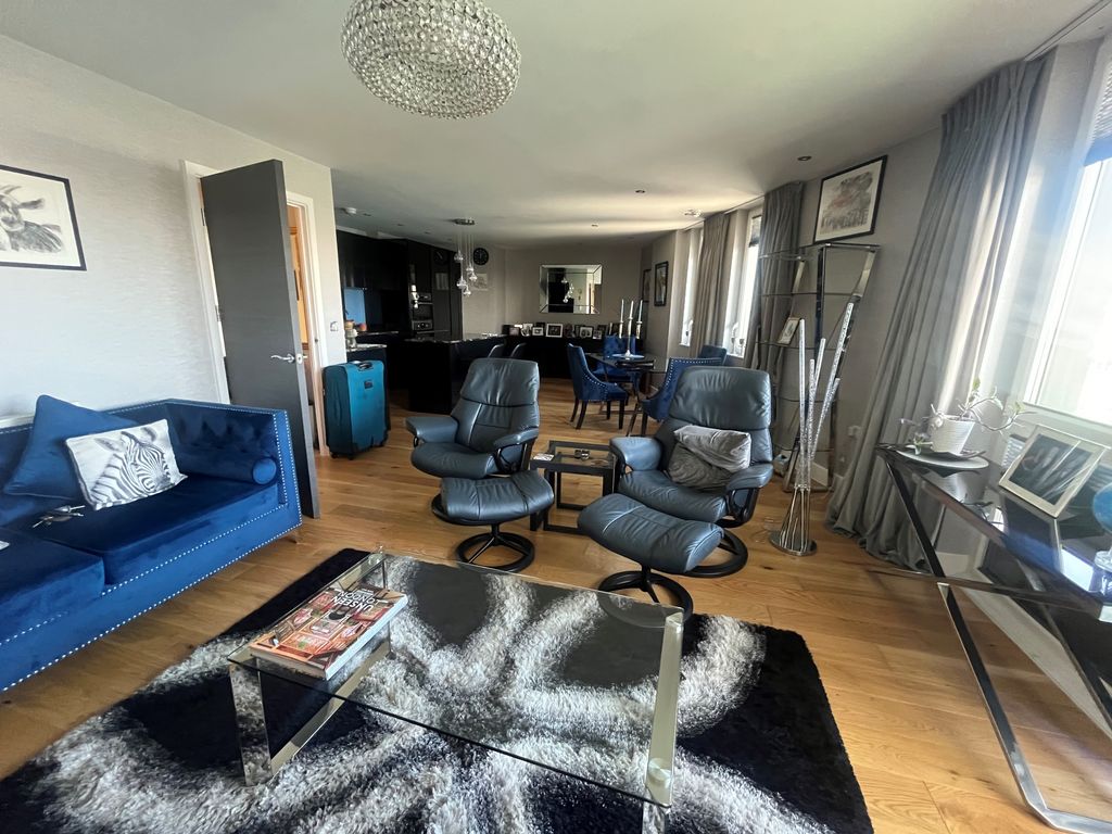 Property photo 1 of 12 Living Room