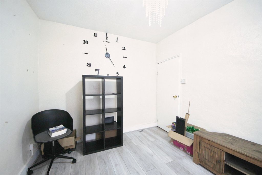 Property photo 3 of 17 Picture No. 01