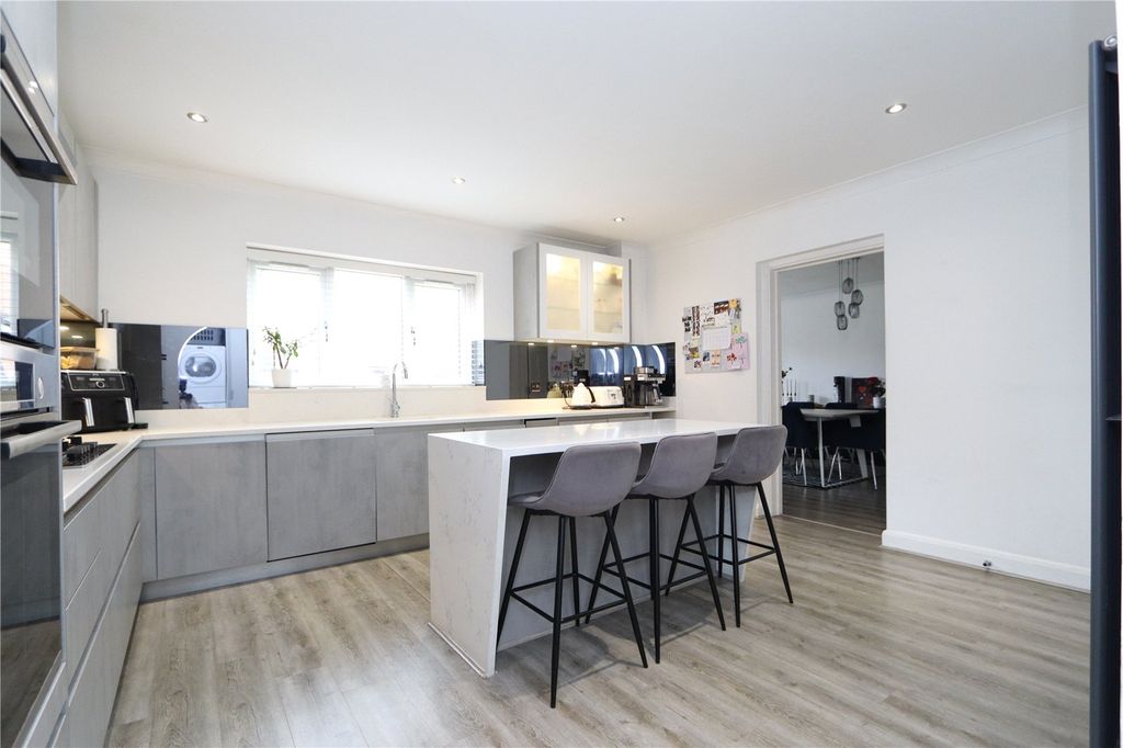 Property photo 3 of 21 Picture No. 13