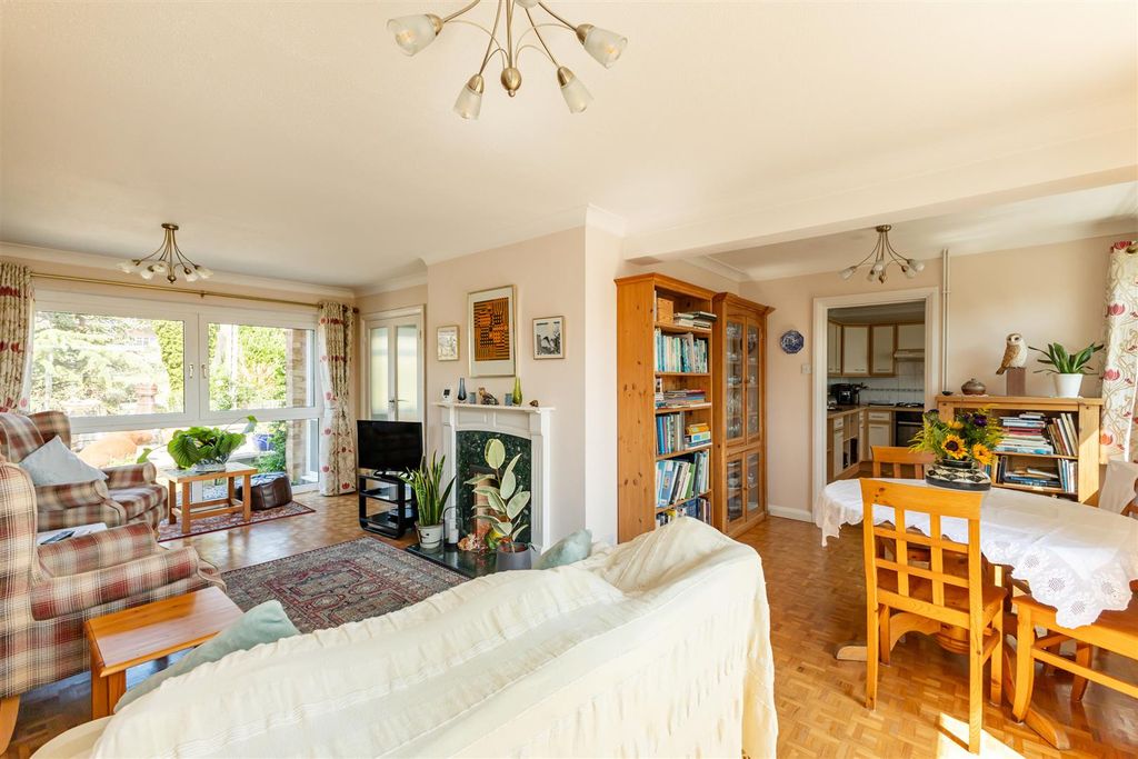 Property photo 3 of 20 Untitled-2832.Jpg