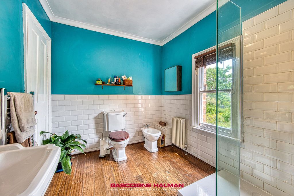 Property photo 3 of 33 En-Suite