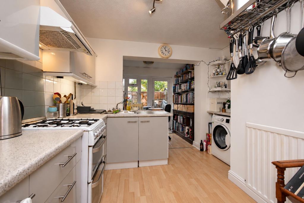 Property photo 2 of 10 Kitchen