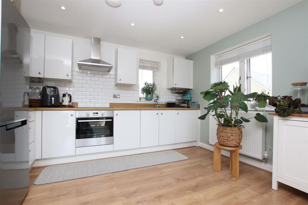 Property photo 3 of 14 Kitchen Area.Jpg