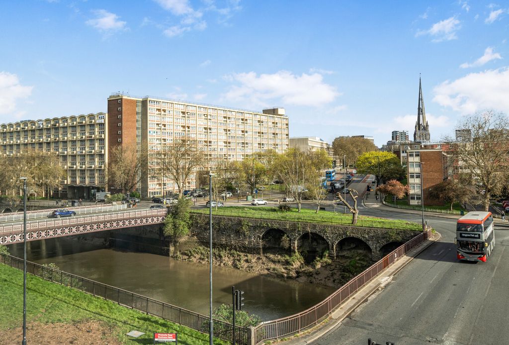 Property photo 2 of 12 1436301-5-69cc163...