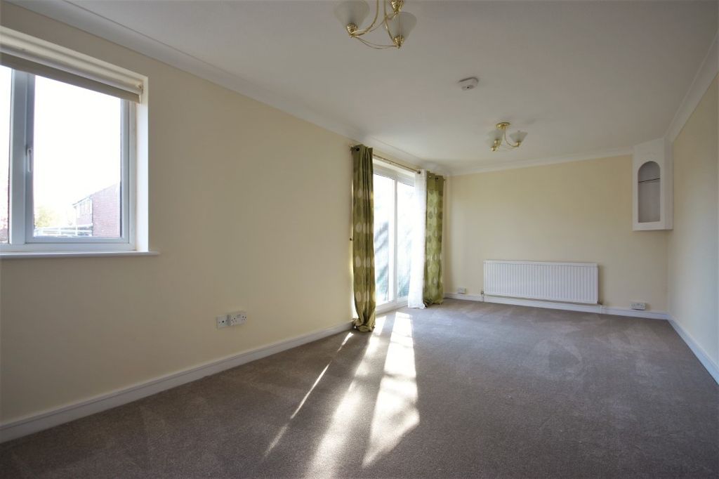 Property photo 2 of 11 Living Room