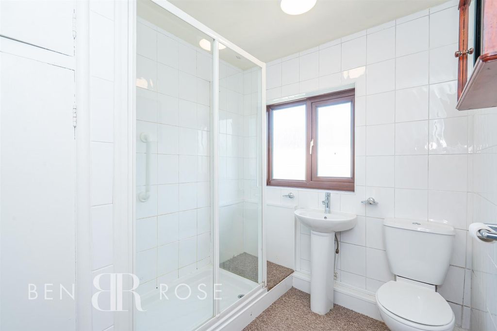Property photo 3 of 17 Family Bathroom