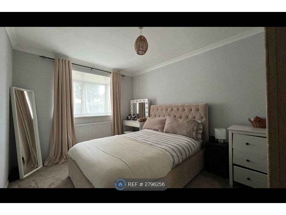 Property photo 3 of 8 Bedroom 1
