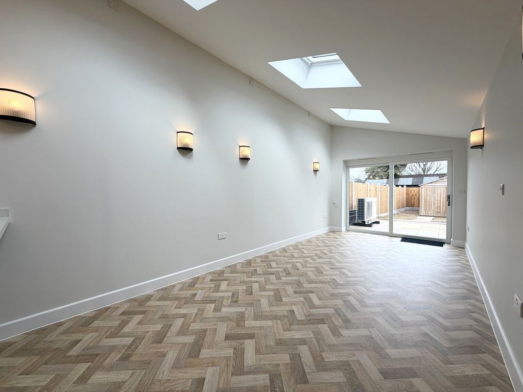 Property photo 2 of 13 Lounge/Diner View 1