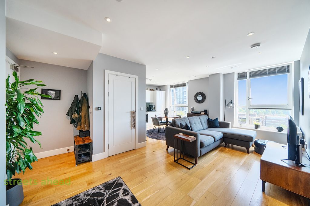 Property photo 2 of 14 0Ffd164F-d917-431...