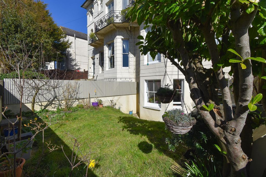 Property photo 3 of 18 Front Gardem