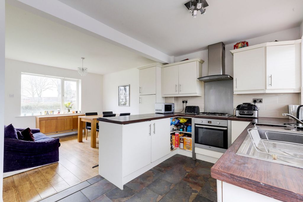 Property photo 3 of 23