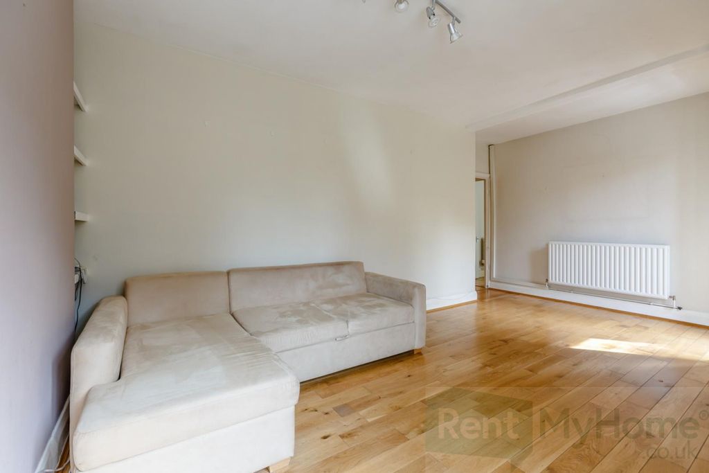 Property photo 3 of 11 8361638-Interior08.Jpg