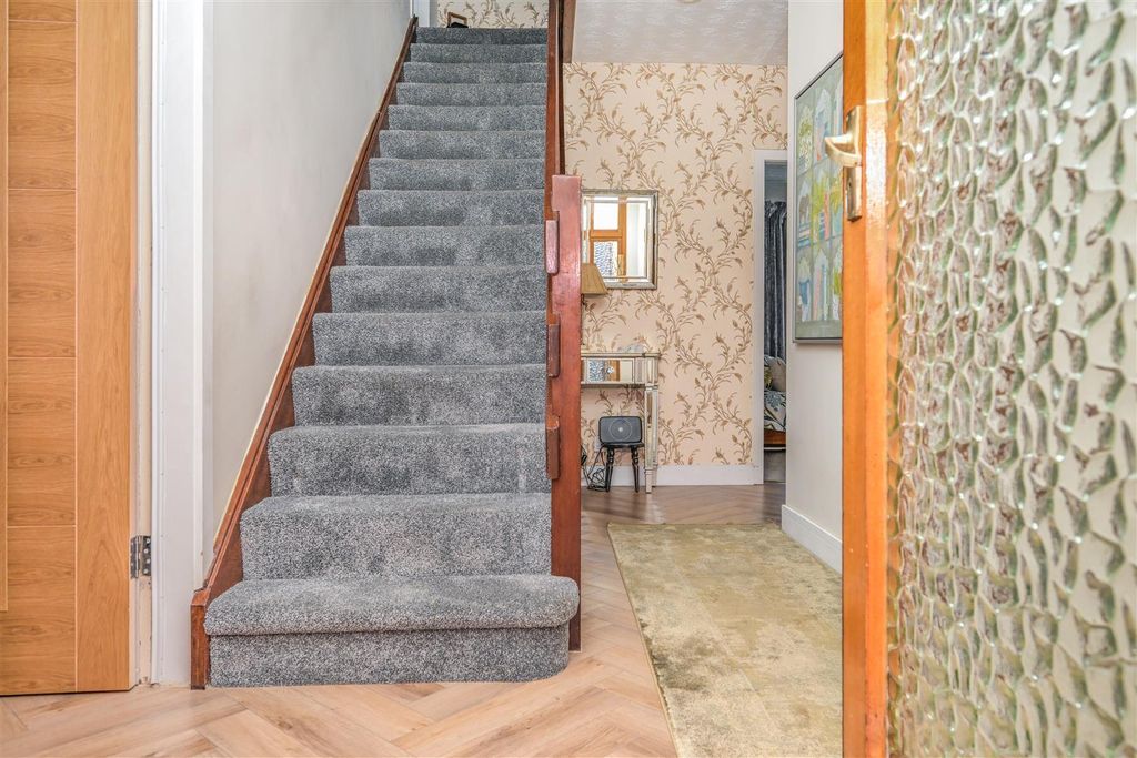 Property photo 3 of 34